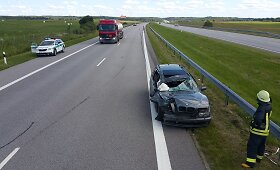 Prie Laukuvos susidūrė latvių &scaron;eimos BMW ir sunkvežimis