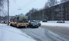 Kaune įvykusi troleibuso ir &bdquo;Citroen&ldquo; avarija