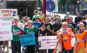 Profsąjungų mitingas prie Seimo prie&scaron; naująjį Darbo kodeksą