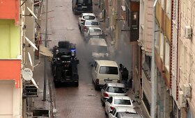 Stambule dvi užpuolikės atakavo policijos būstinę