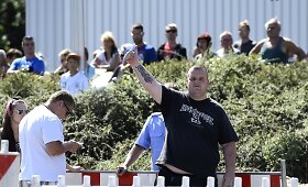 Atvykusi į pabėgėlių stovyklą Merkel buvo sutikta nepasitenkinimo &scaron;ūksniais