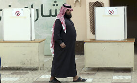 Saudo Arabijoje vyksta balsavimas pirmuosiuose moterims atviruose rinkimuose