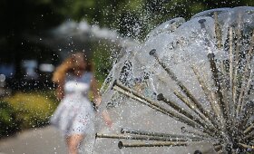 Kar&scaron;čiu alsuojantis Vilnius: gelbsti ledai ir fontano vanduo
