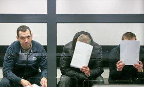 Turto prievartavimu teisiami nuteistieji Kauno teisme