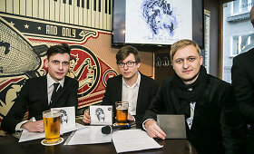 &bdquo;Colours of Bubbles&ldquo; albumo &bdquo;She Is The Darkness&ldquo; spaudos konferencija