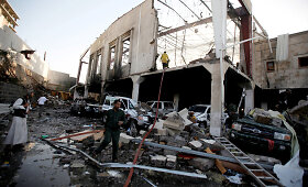Saudo Arabija Jemene bombardavo laidotuves