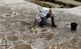 Izraelyje atrasta 1700 metų senumo grindų mozaika