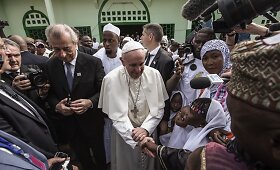 Centrinės Afrikos Respublikoje vie&scaron;intis popiežius atvyko į mečetę