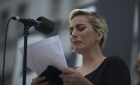 Lady Gaga vadovavo Orlando teroro i&scaron;puolio aukų pagerbimo ceremonijai Los Andžele