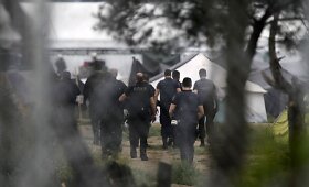 Graikija pradėjo evakuoti Idomenio migrantų stovyklą