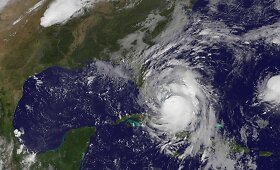 Link Floridos artėja galingas uraganas &bdquo;Matthew&ldquo;