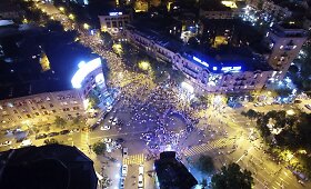 Protestuojantys armėnai nesiskirsto net prezidentui pažadėjus laikinai kompensuoti padidėjusias elektros kainas