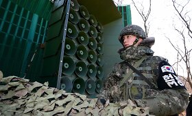 Pietų Korėja atnaujino propagandos transliacijas prie sienos su &Scaron;iaurės Korėja
