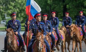 Rusijos kazokai pradėjo raitelių žygį į Berlyną