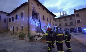 Italijoje dvigubas žemės drebėjimas sugriovė pastatų ir sukėlė paniką