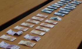 Medininkų kelio poste muitininkų sulaikyti nedeklaruoti grynieji pinigai
