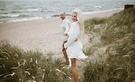 Rugilė Monginaitė ir Andrius Brikmanis prie&scaron; vestuves įsiamžino fotosesijoje prie jūros