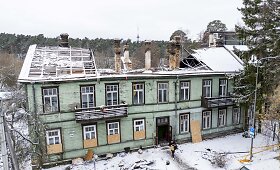 Birutės g. 16c sudegė namo stogas