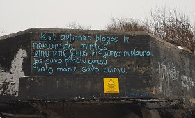 Melnragėje stovinčio ir jūros plaunamo karinio bunkerio likimas &ndash; gamtos rankose
