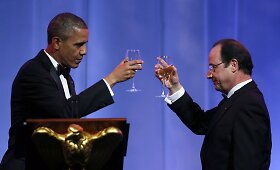 Barackas Obama Prancūzijos prezidentui Francois Hollande'ui surengė pra&scaron;matnią oficialią vakarienę