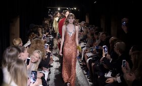 &bdquo;Sonia Rykiel&ldquo; 2016 m. pavasario-vasaros kolekcija: tviskančios nakties pauk&scaron;tės