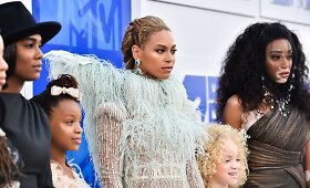 Beyonce su savo palydovėmis MTV apdovanojimuose