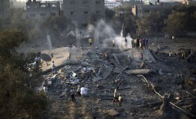 Po &bdquo;Hamas&ldquo; raketų atakų Izraelis tęsia aviacijos smūgius Gazos Ruože