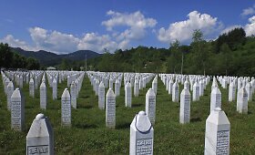Srebrenicos žudynių memorialas ir kapinės