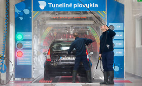 Sostinės Savanorių pr. atidaryta tunelinė automobilių plovykla