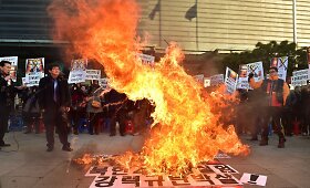 Pietų korėjiečių protestas dėl &Scaron;iaurės Korėjos bandymų pasigaminti atominę bombą