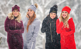 Žieminė &bdquo;Racing Ladies&ldquo; fotosesija su aksomo kombinezonais