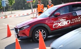 Vilniuje startavo &bdquo;Moterų ralis&ldquo;, į gatves i&scaron;važiavo 250 ekipažų