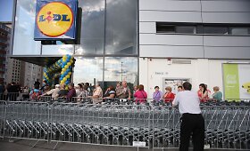Prie Kauno &bdquo;Lidl&ldquo; &ndash; pirkėjų eilės
