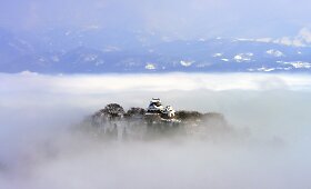Debesų pilis &ndash; Ono pilis ant vir&scaron;ukalnės Japonijoje