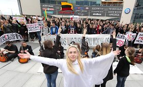 Tuskulėnų mokyklos bendruomenė daina ir judesiu beldėsi į politikų sąžinę