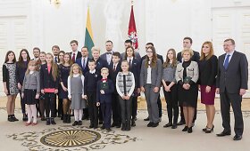 Konstitucijos egzamino nugalėtojų apdovanojimai