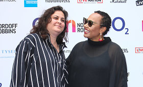 Dainininkė Emeli Sand&eacute; su sužadėtine pianiste Yoana Karemova
