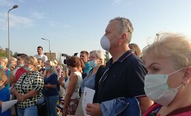 Prie&scaron; smarvę &ndash; į protestą su kaukėmis