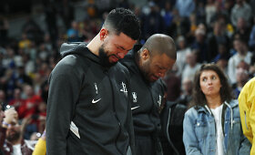 NBA sukrėsti: žaidėjai ir sirgaliai po Kobe žūties liejo a&scaron;aras