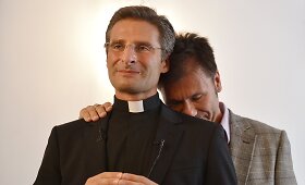 Auk&scaron;tas pareigas Vatikane užimantis kunigas paskelbė esantis gėjus