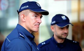 Lenkų policininkai Harlou miesto gatvėse 