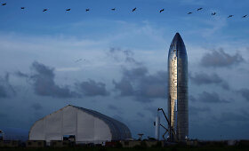 &bdquo;SpaceX&ldquo; pristatė skrydžiams į Marsą skirtą erdvėlaivį &bdquo;Starship&ldquo;