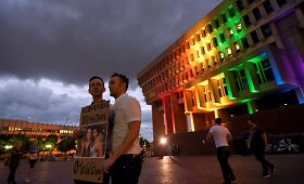 Po žudynių Orlande pasaulio monumentai nusidažė vaivoryk&scaron;tės spalvomis