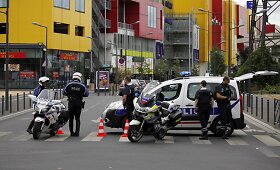 Parduotuvės užpuolikai Paryžiuje įkaitais paėmė 10 žmonių