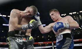Canelo Alvarezas nokautavo Liamą Smithą