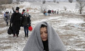Migrantai keliauja per žiemos kaustomą Serbiją