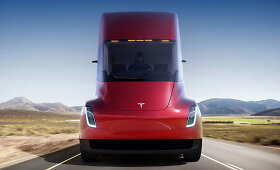 Los Andžele pristatytas naujasis &bdquo;Tesla&ldquo; elektrinis vilkikas &ndash; &bdquo;Tesla Semi&ldquo;