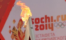 Įspūdingiausi Sočio olimpinės ugnies kelionės kadrai: nuo Rusijos miestų iki kosmoso