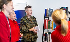LKI perdavė Vokietijoje i&scaron;leistas lietuvių autorių knygas Vokietijos brigadai