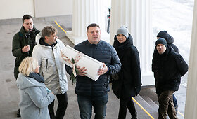 Žinomi žmonės Prezidentui įteikė peticiją dėl Galimybių paso veikimo stabdymo